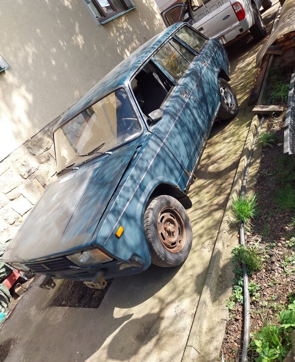 Lada 2104 kombi - bez dokladů - nepojízdný