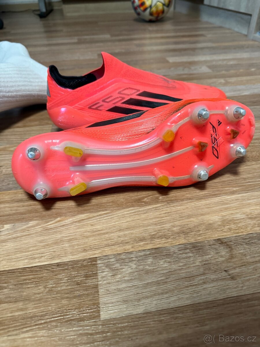 Kopačky adidas 44