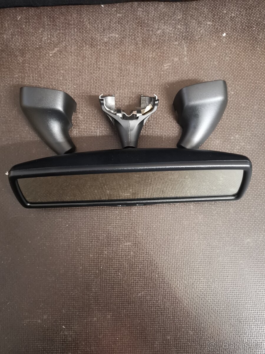 Samozatmavovací zrcátko octavia 2