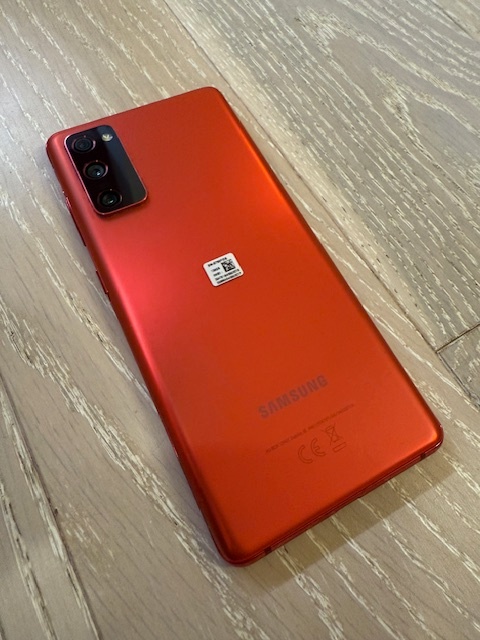 Prodám Samsung S20 FE v atraktivní červené barvě