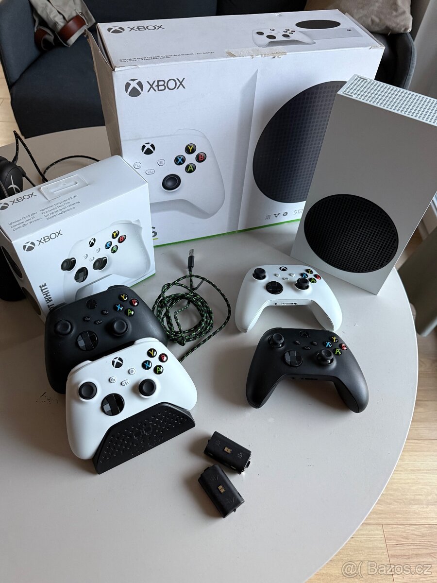 Xbox S series + 4 ovládače záruke