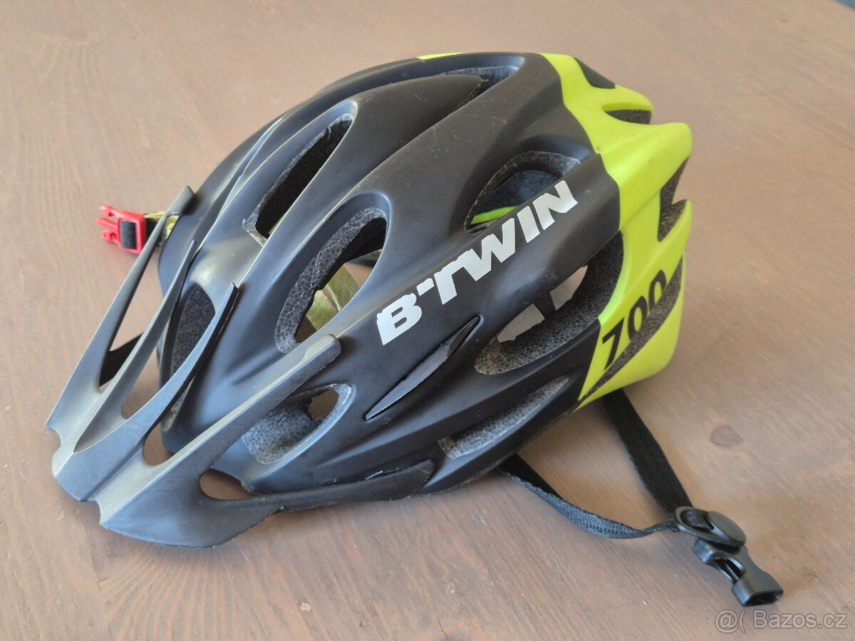 Cyklistická helma Btwin 700