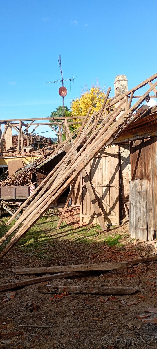 Staré trámy a demolice objektů