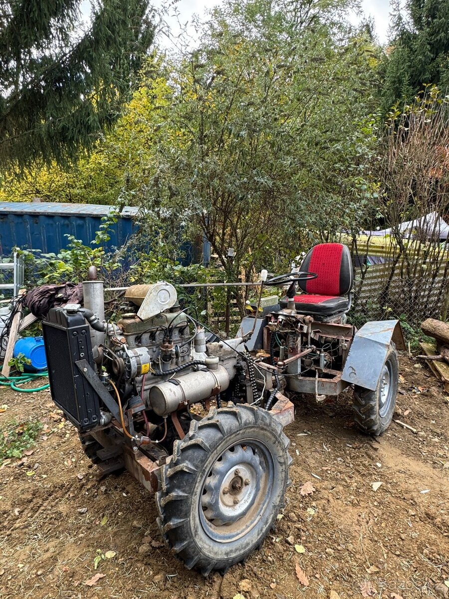 kloubový malotraktor