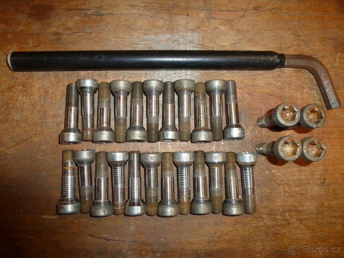 Sada kolových šroubů