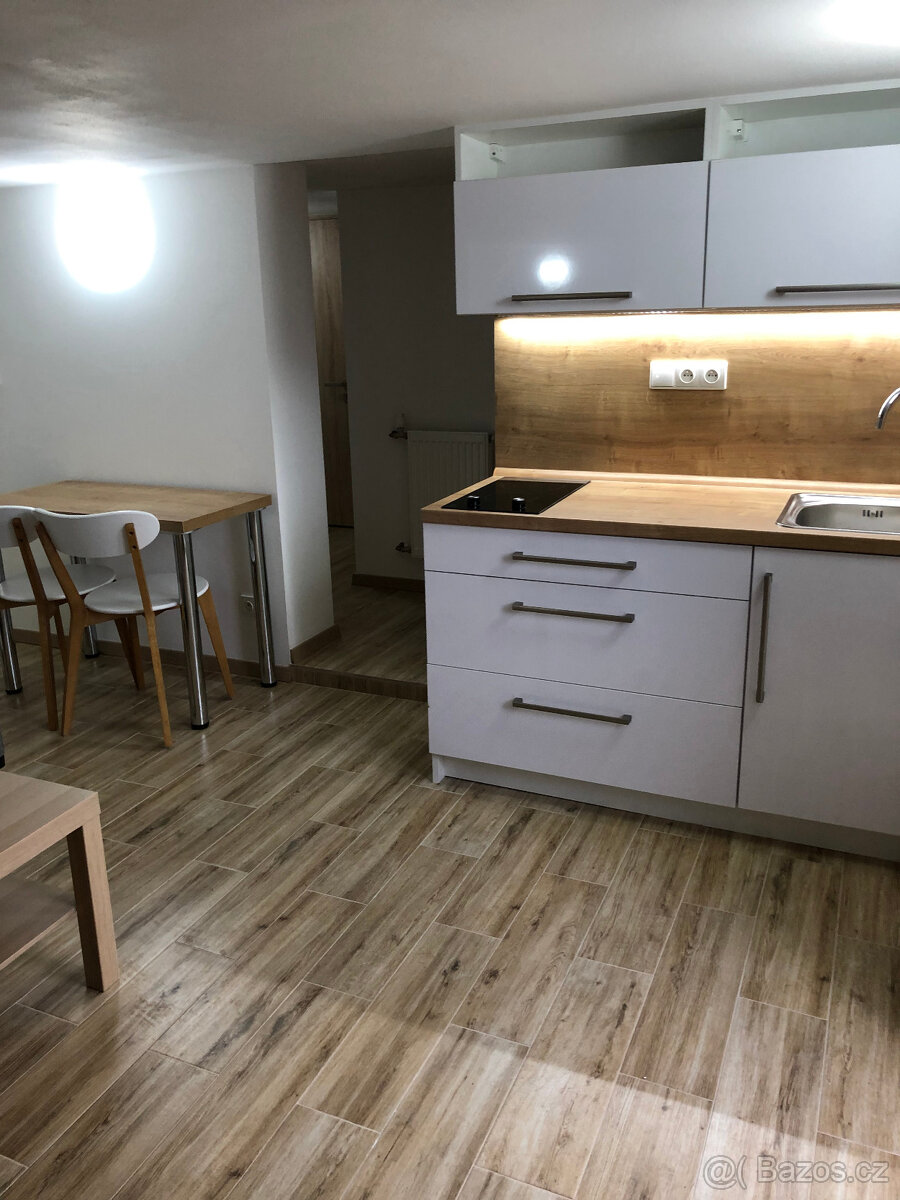 PRONÁJEM BYTU 2+KK VE ZLÍNĚ ZADNÍ LUHY