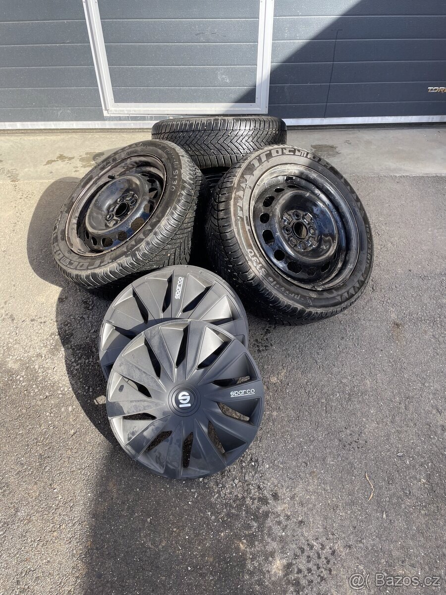 Plechová sada kol 15" - Zimní 185/55R15 + poklice