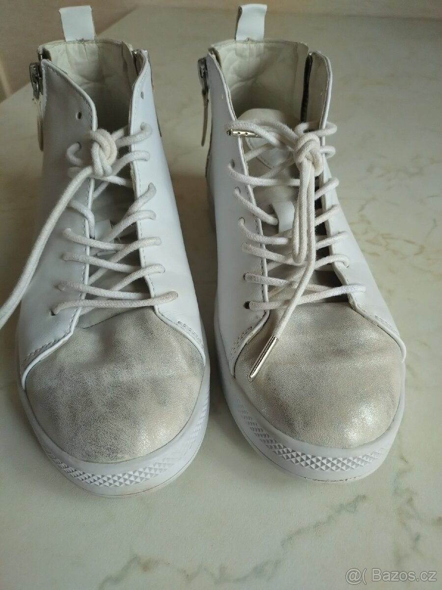 Dámské kožené bílé kotníkové boty Baťa 38