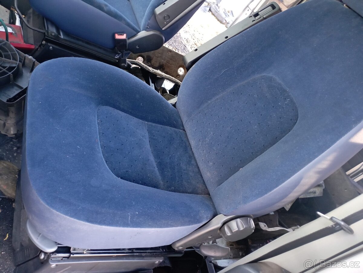 Sedačka řidiče dodávky