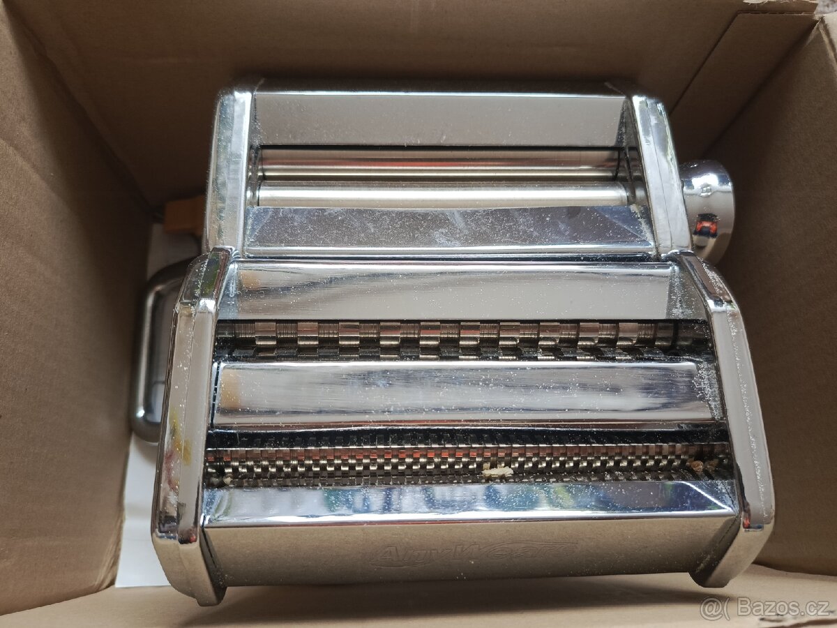 Strojek na nudle a těstoviny