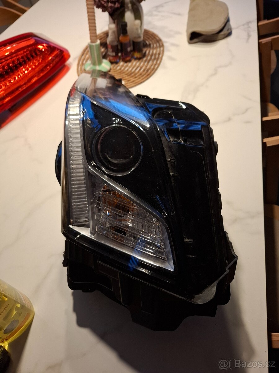 Přední světlo xenon Cadillac ATS