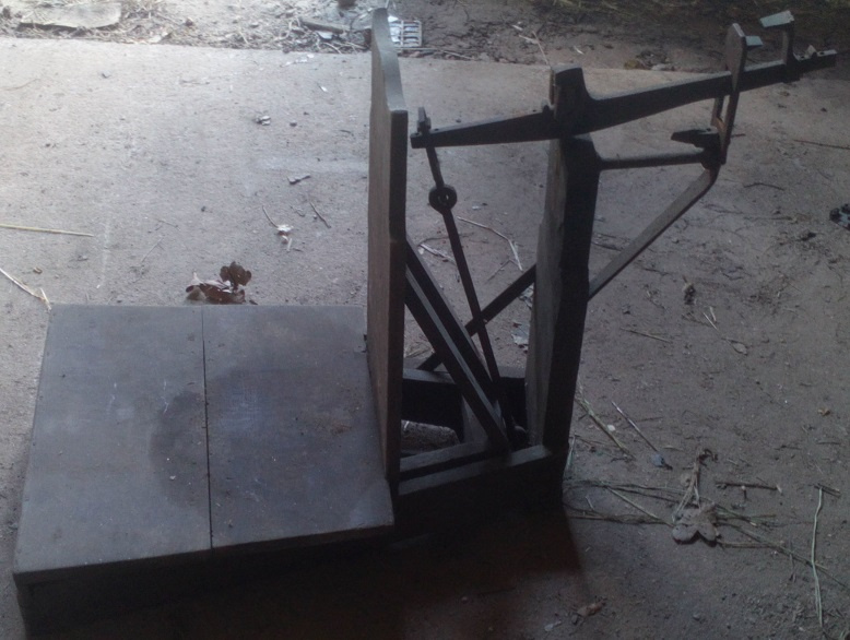 Historická váha decimálka střední