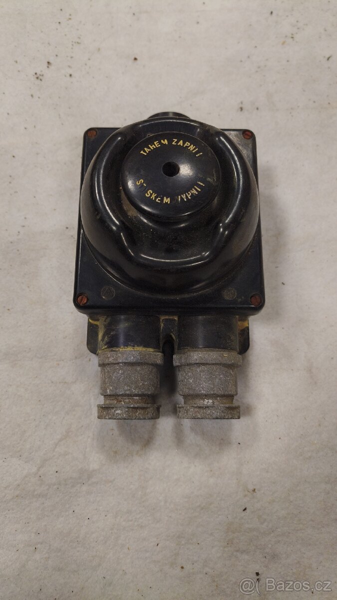 Bakelitový vypínač