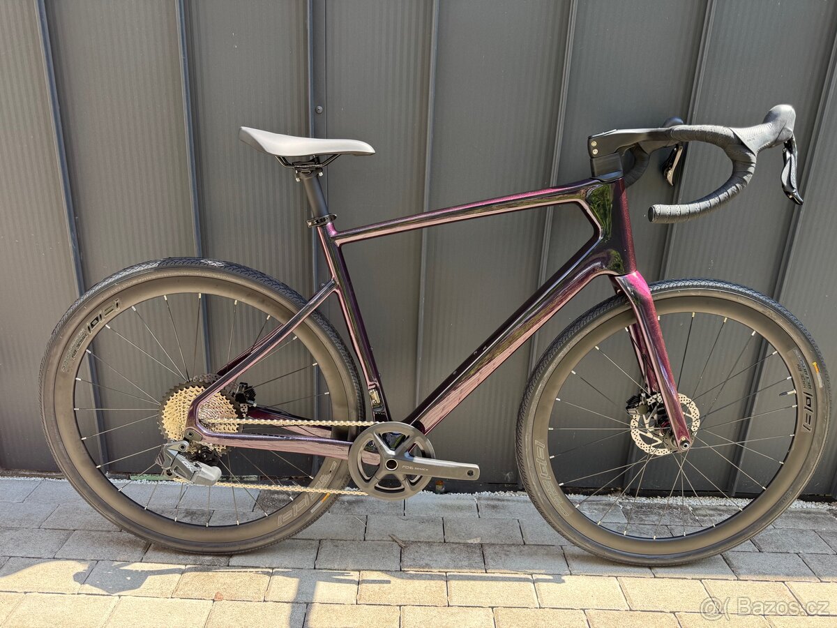 Nové Gravel karbonové kolo 1x13 ele. + držák compu. zdarma