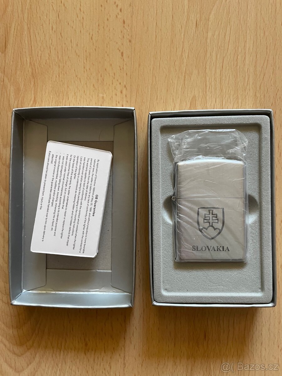 Zapalovač UNILITE s motivem Slovakia (OS SR).