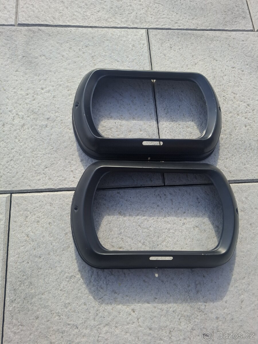 Kovové rámečky světel Škoda