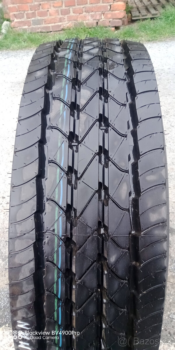 NOVÉ PNEU 215/75R17,5
