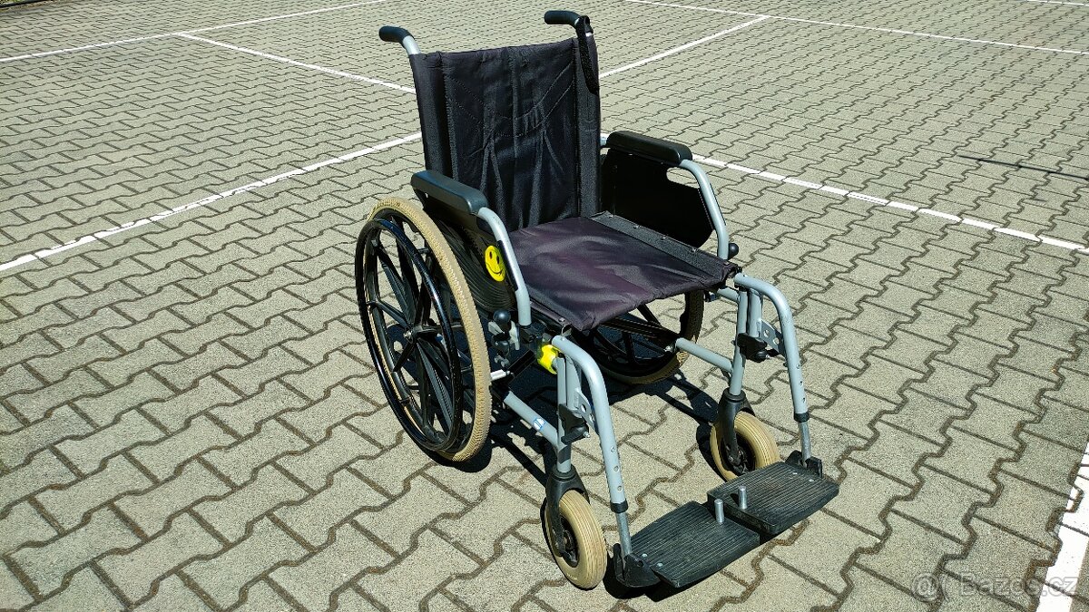 Prodám mechanický invalidní vozík