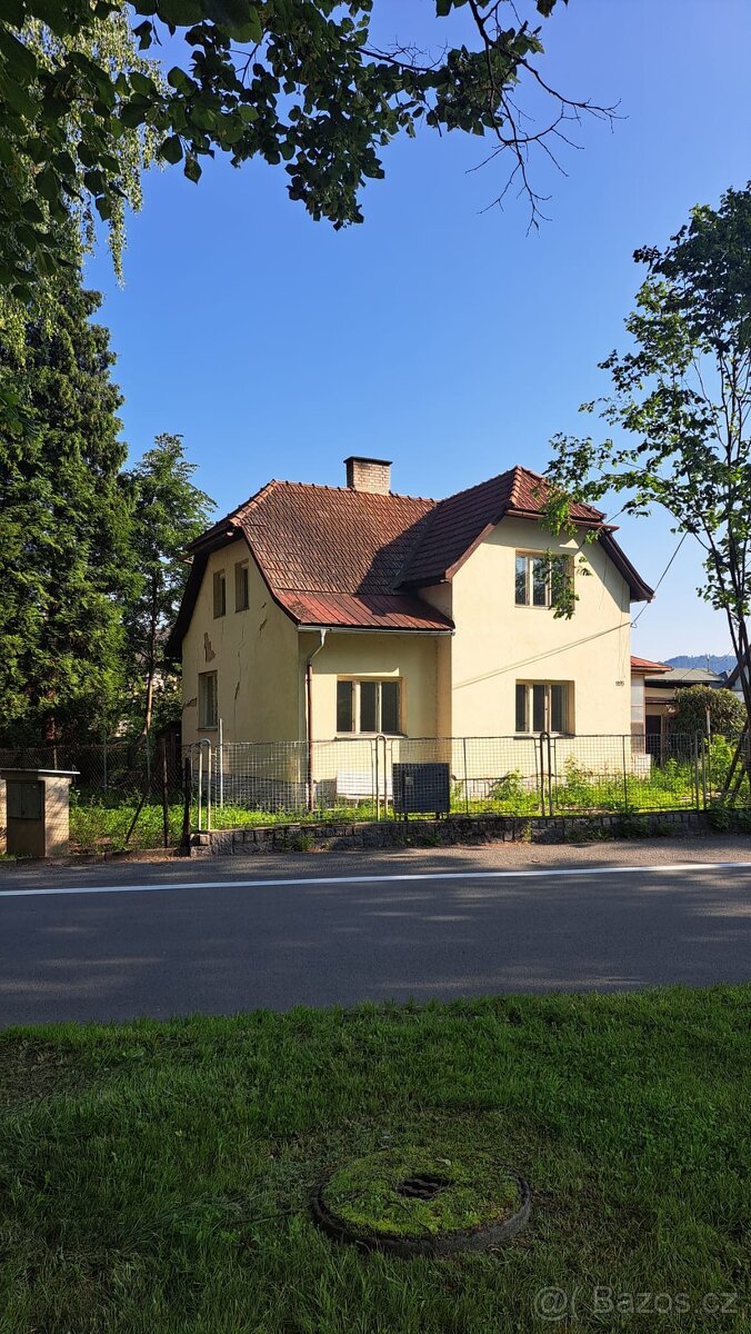 Pronájem rodinného domu 5+1 v lukrativní lokalitě Rožnova po