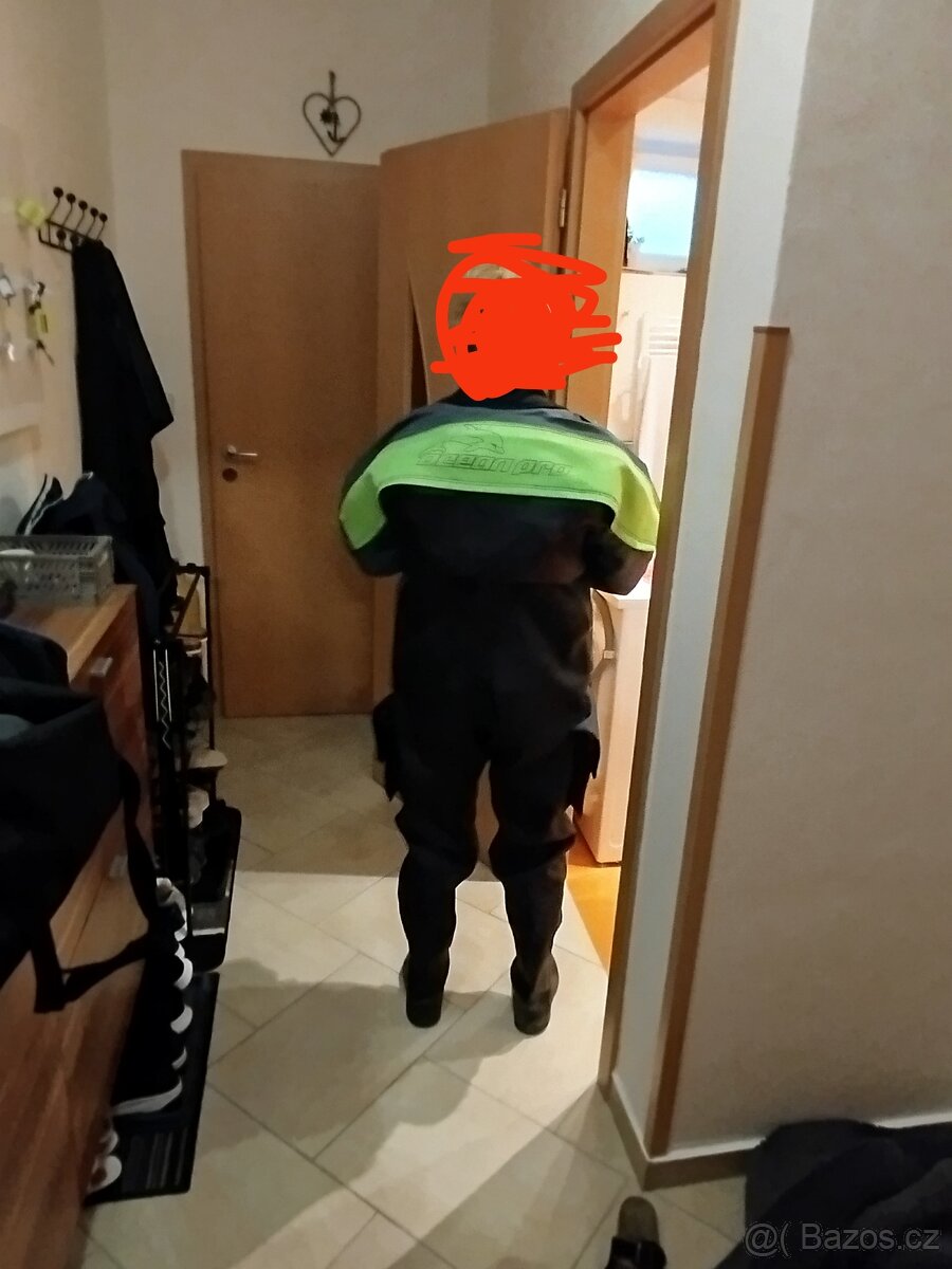 Suchý dámský oblek