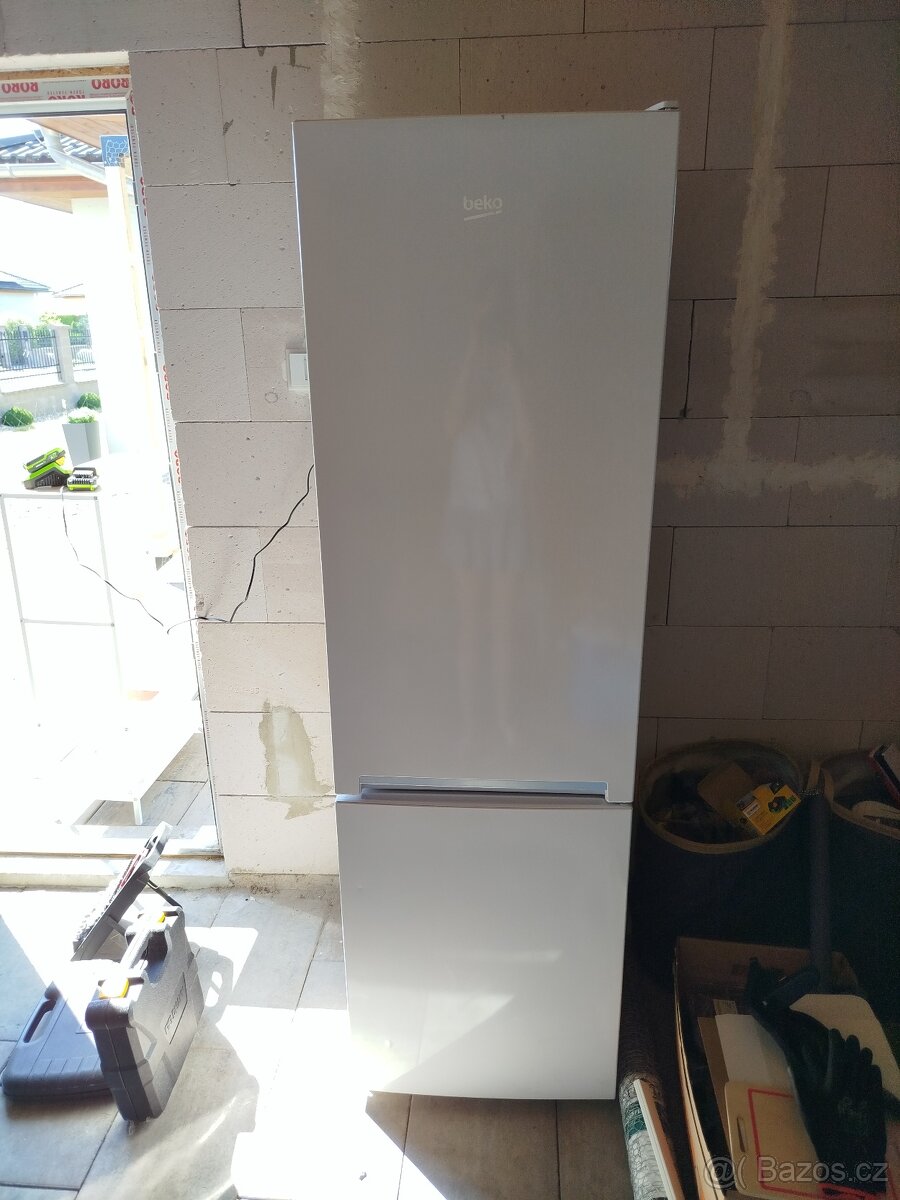 Lednice s mrazákem Beko