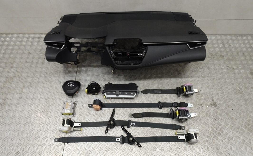 Airbagová sada Toyota Corolla E21 s originální deskou