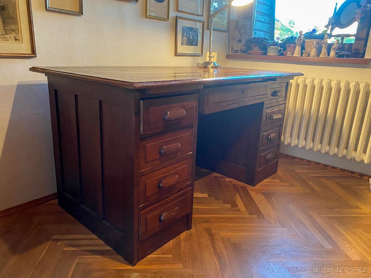 Starožitný psací stůl