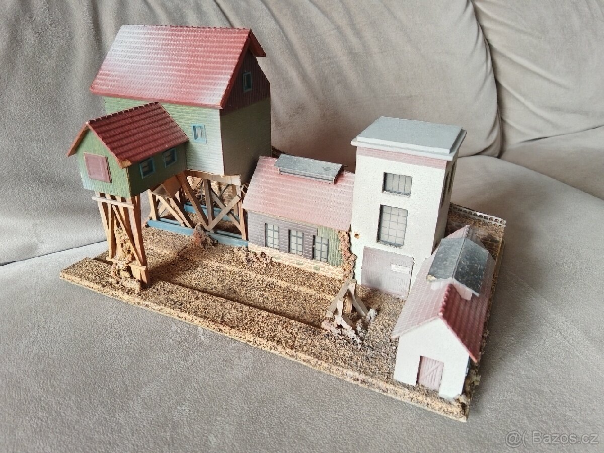 Továrna k vláčkům