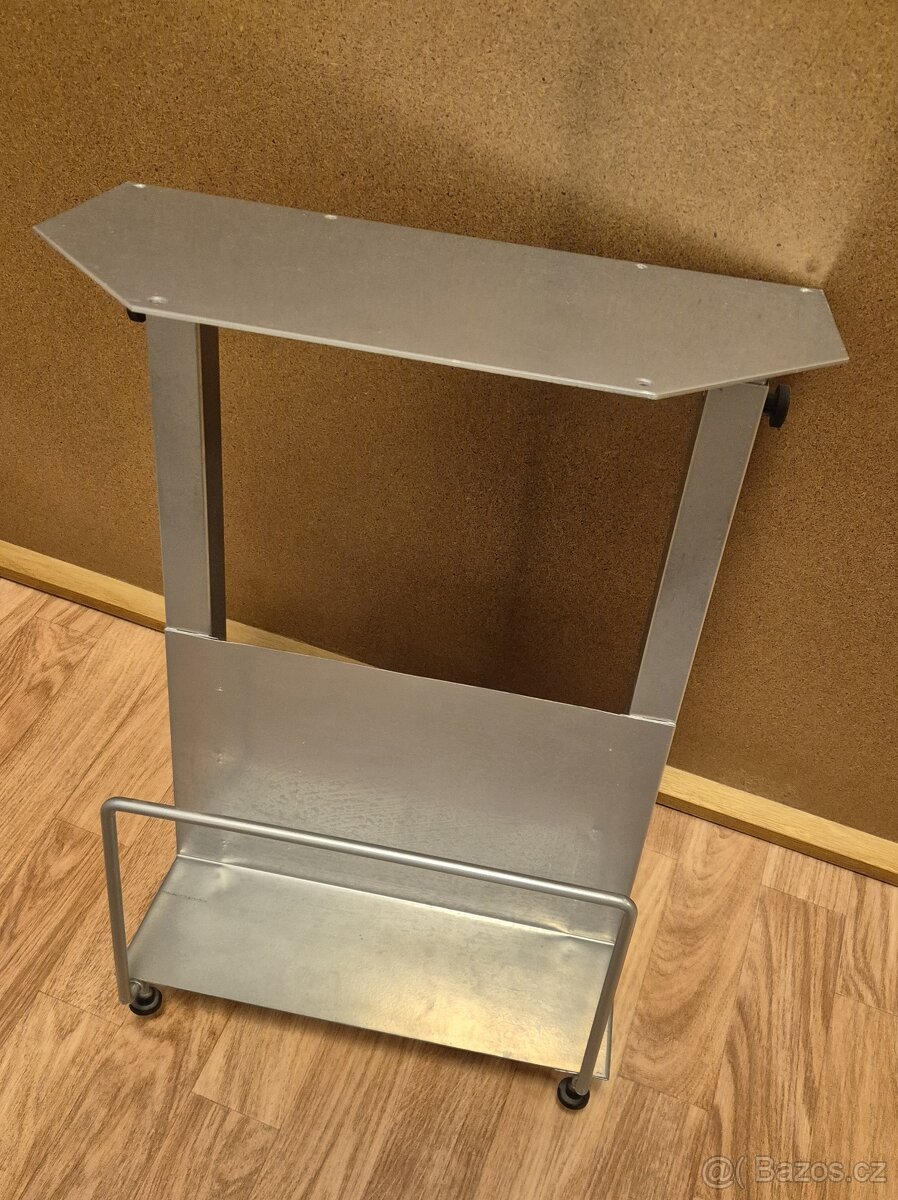 Držák pod stůl pro PC