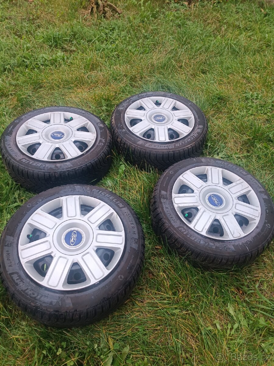 Kola Ford včetně zimních pneu 205/55/16