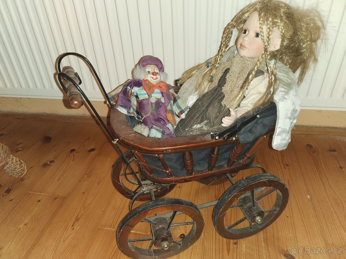 Kočárek plus 2 hračky