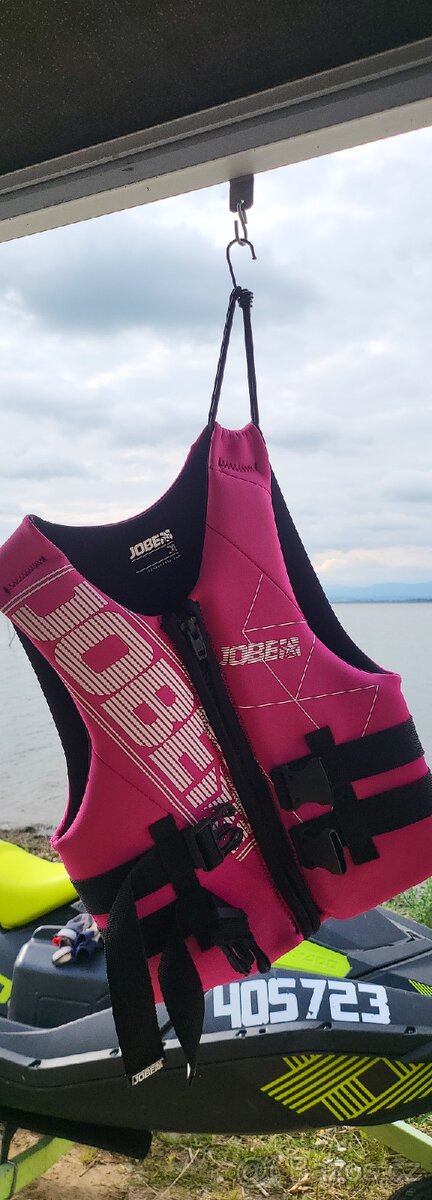 Vesta pro vodní sporty