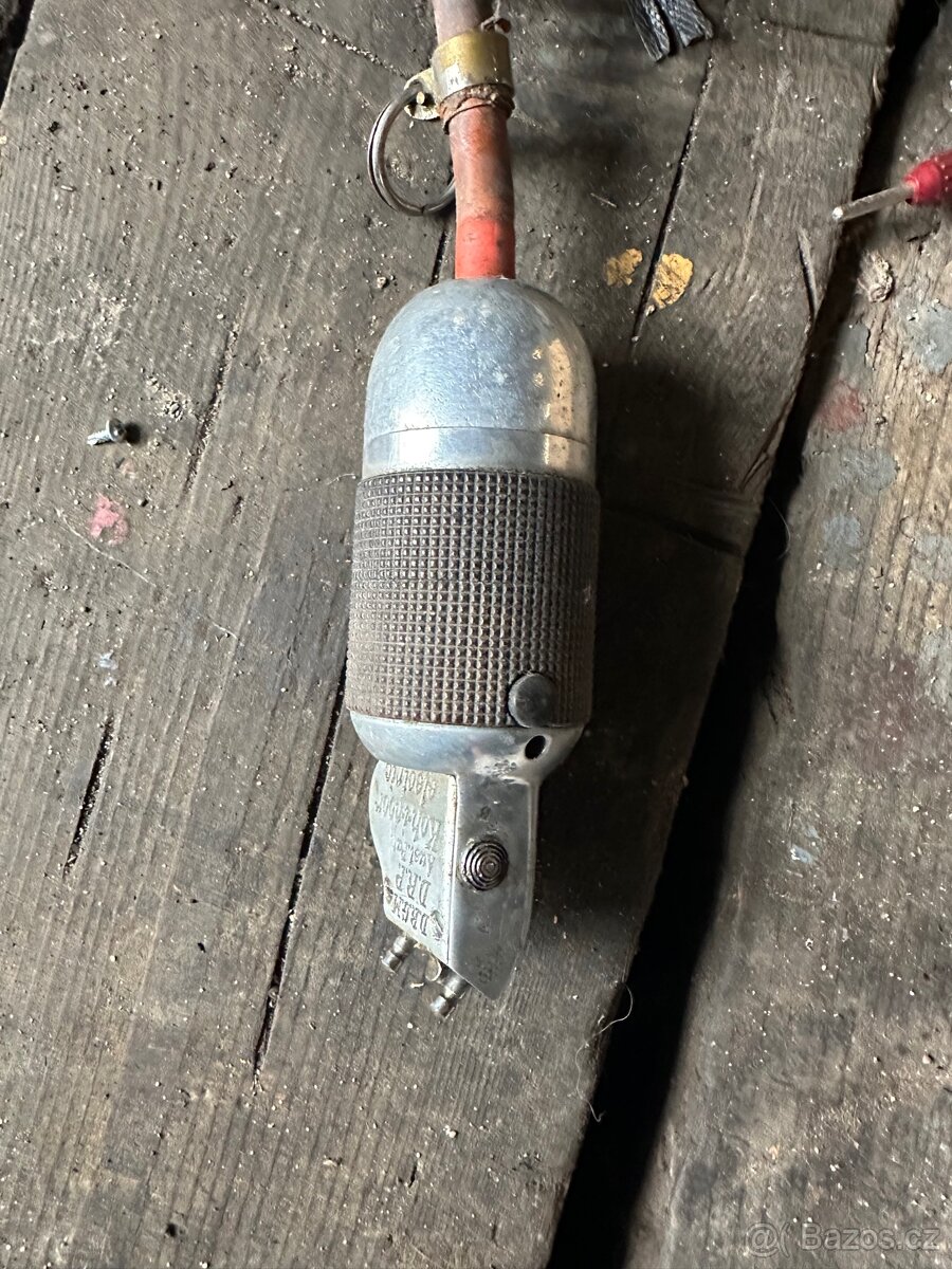 Starý holicí strojek