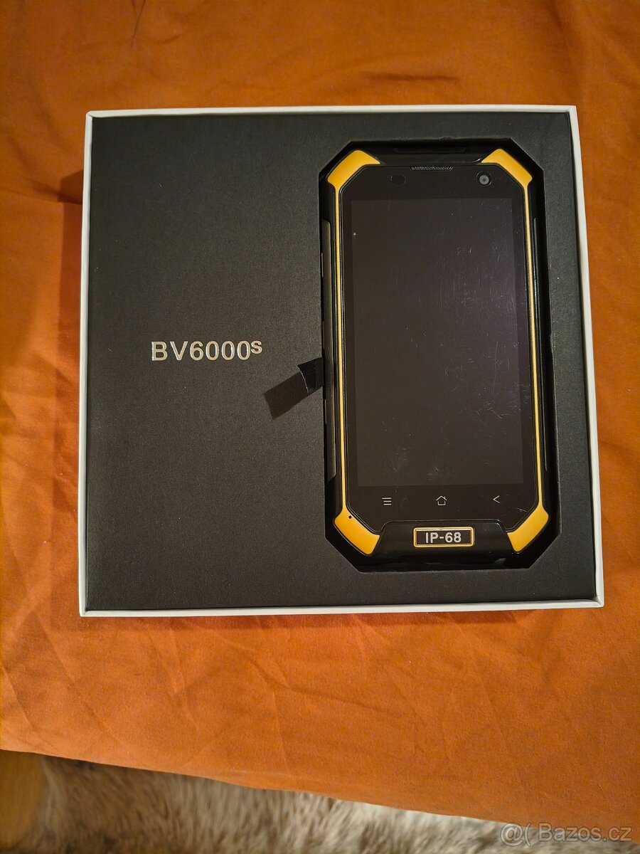 Odolný mobilní telefon iGET Blackview BV6000s