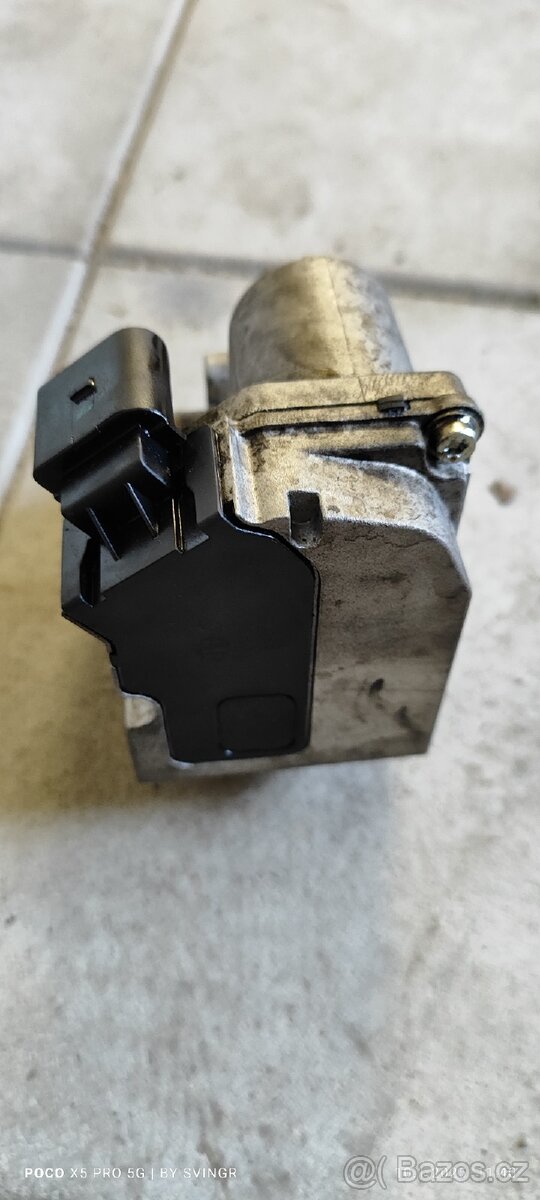 Hrdlo škrtící klapky