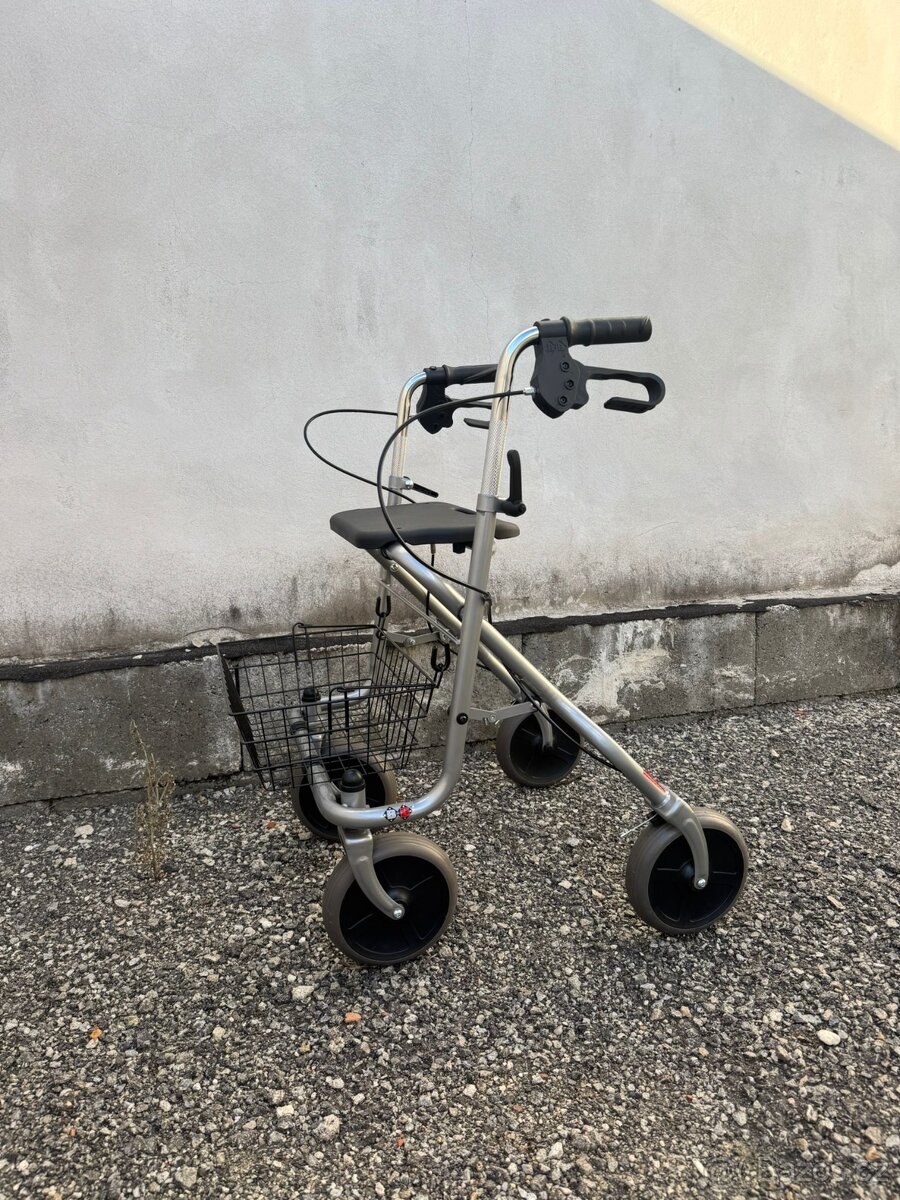 Nové chodítko pro seniory a důchodce