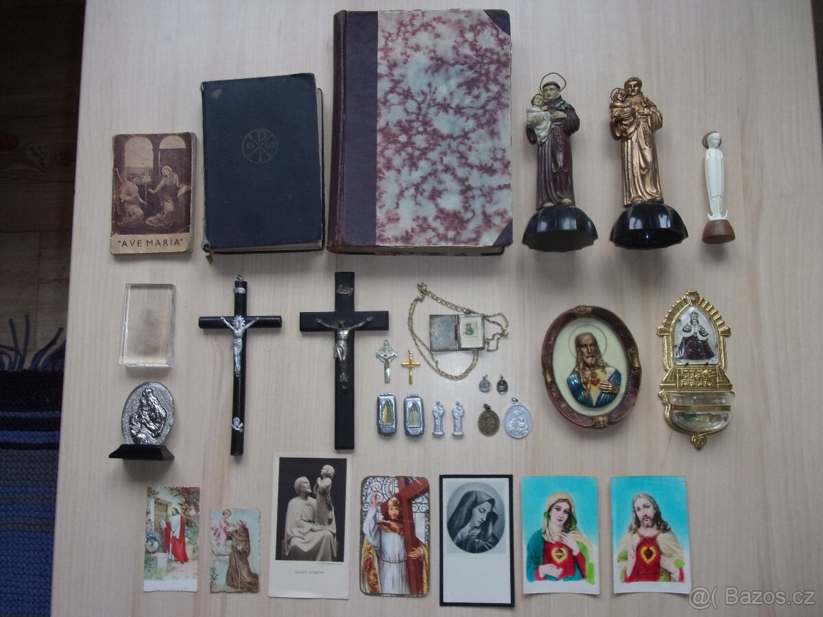 STARÉ NÁBOŽENSKÉ PAMÁTKY, ŠKAPULÍŘ, KŘÍŽ, KROPENKA, MADONKA