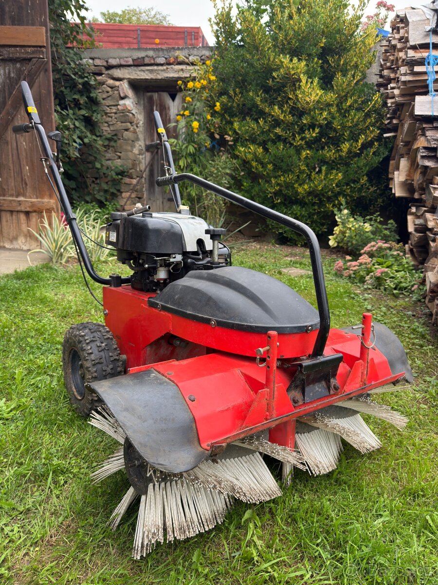 Motorový zametač/smeták