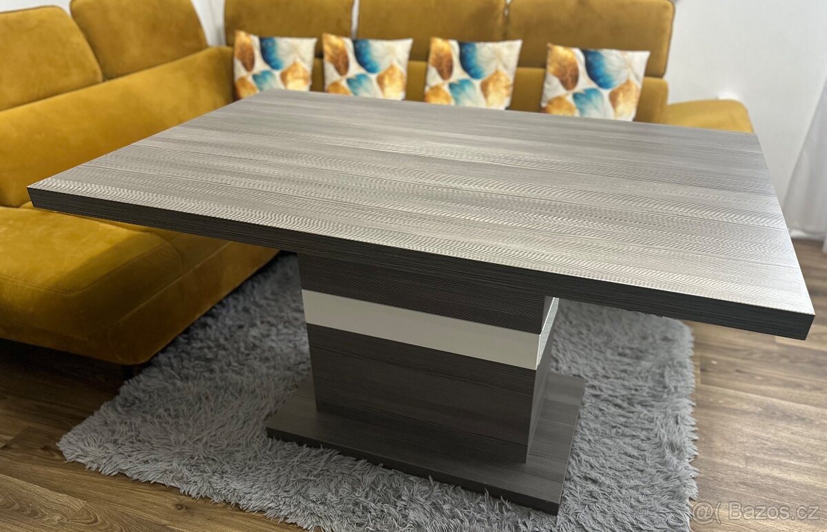 Jídelní stůl Luca Bessoni