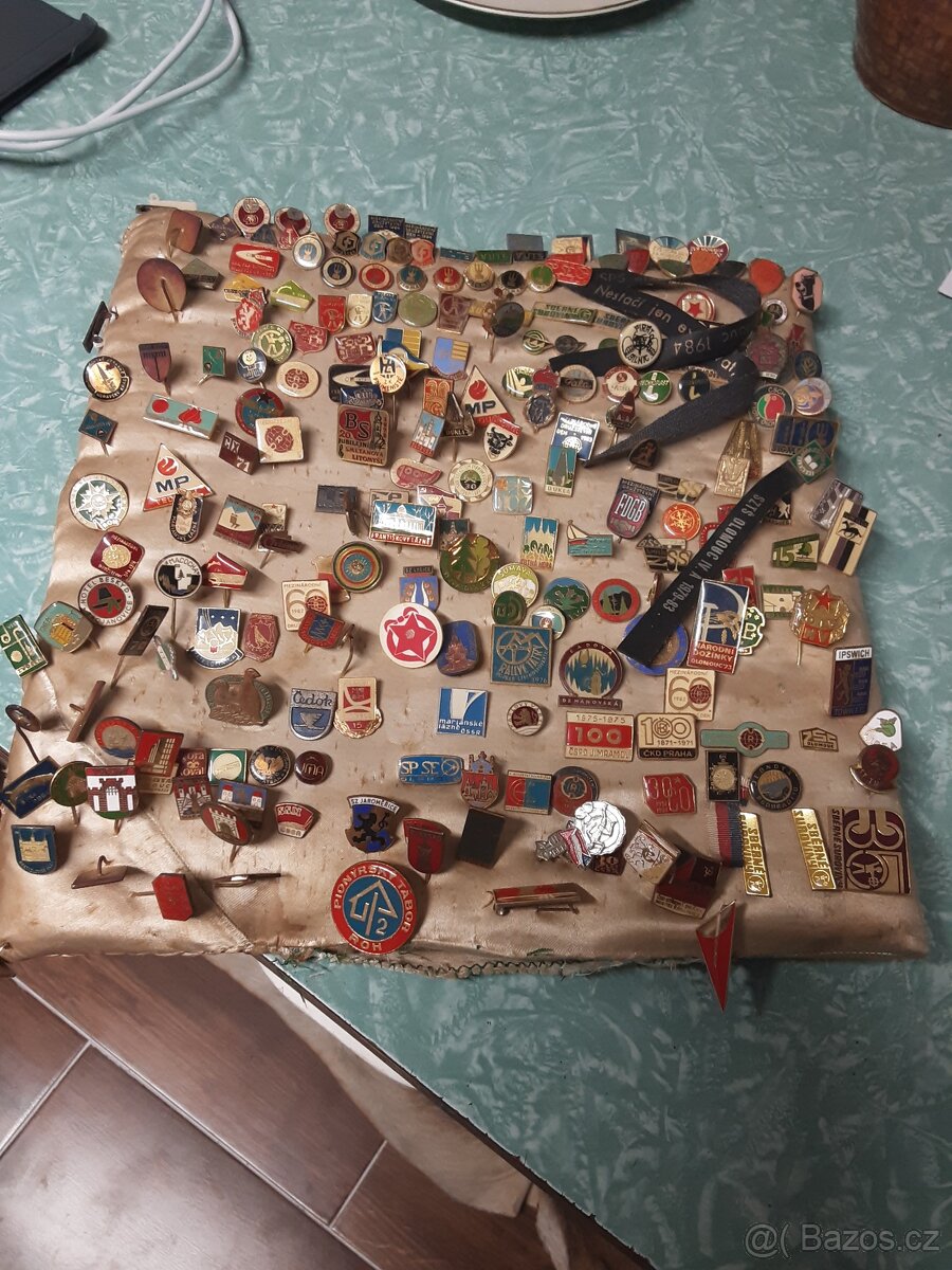 Nálezová Sbírka starých odznaků a odznáčků