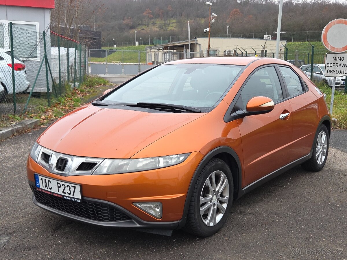 Honda Civic 1.4i rok 2009  lze i na splátky VŠEM