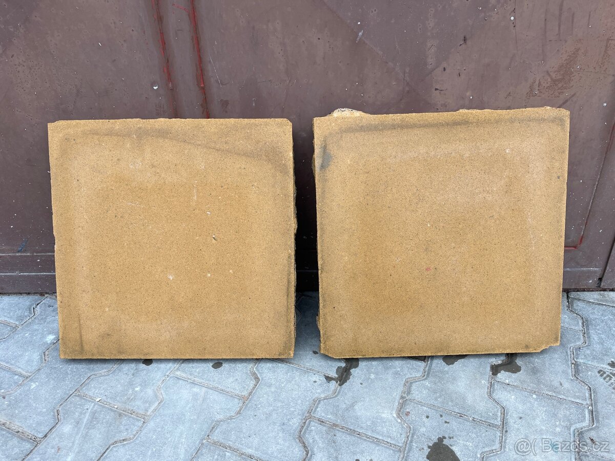 Sloupková stříška štípaná