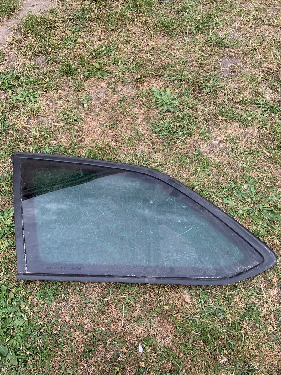 ŠKODA OCTAVIA 3 LEVÉ BOČNÍ OKÉNKO