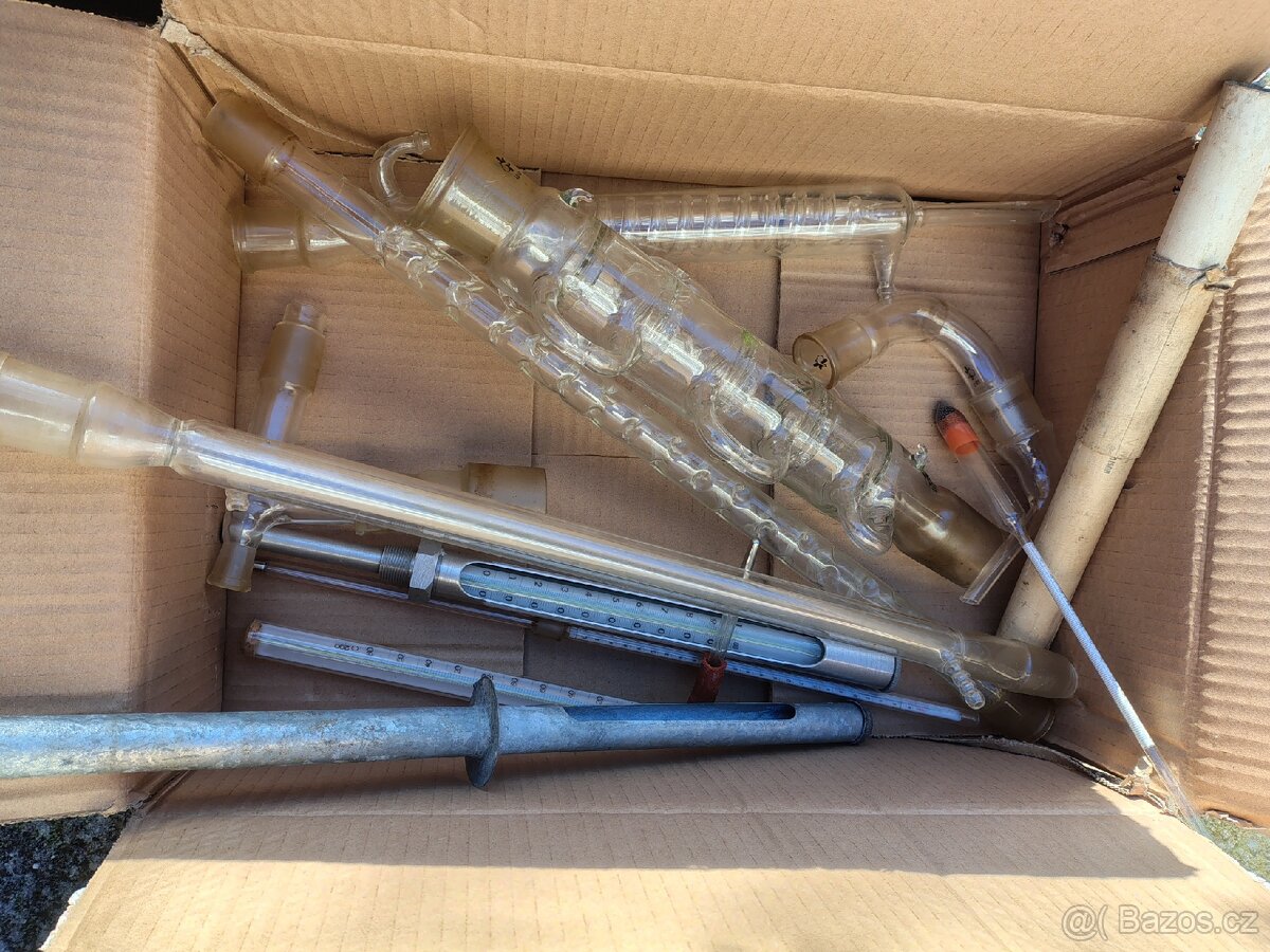 Laboratorní sklo, destilační kolona