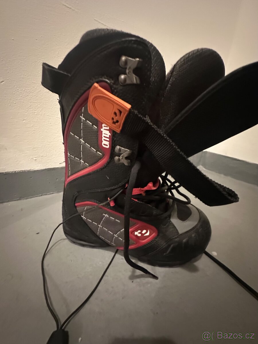 Prodám snowboard boty vel.42