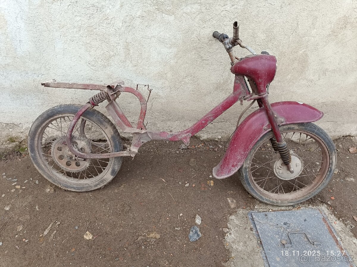 Prodám kostru Jawa 555