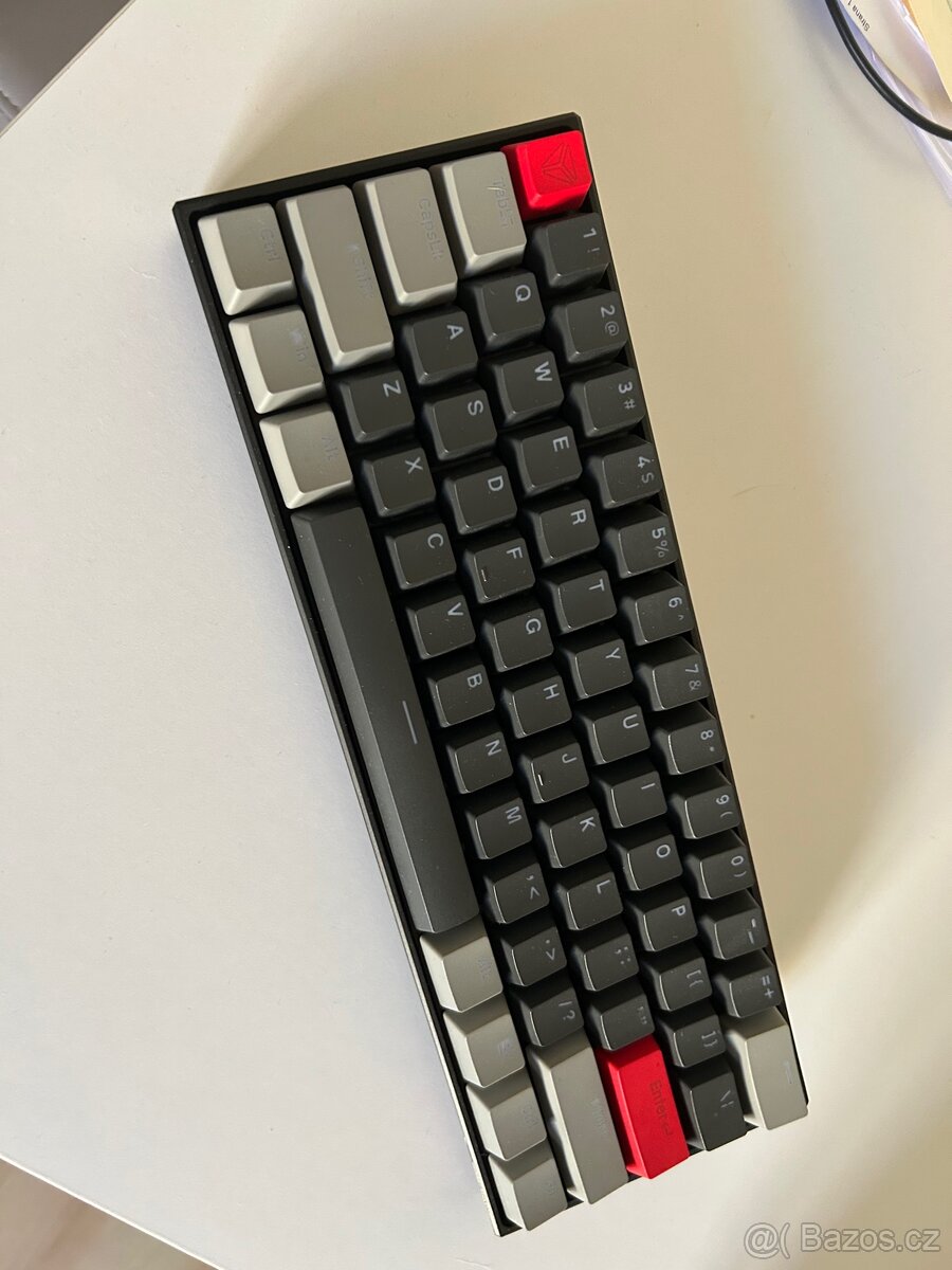 Mechanická klávesnice yenkee atom 3600US (černá)