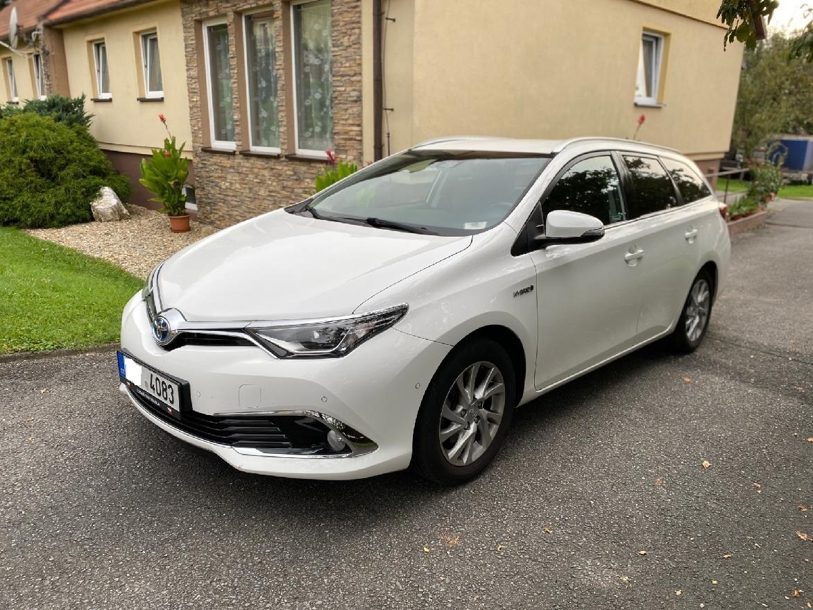 Toyota Auris 1.8i HYBRID, model 2019, naj.88xxx km
