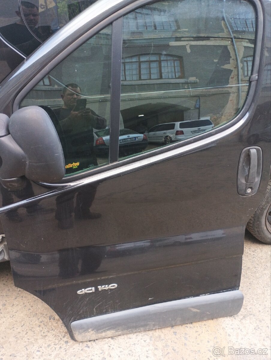 Prodám přední levé dveře Renault Trafic Opel vivaro