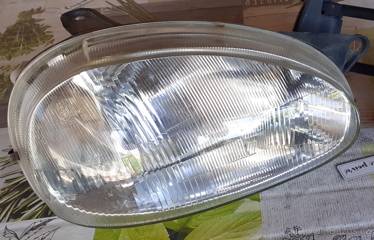 Reflektory na Opel Combo
